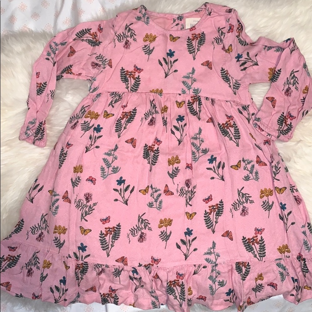 Cute floral Dress. Perfect fall look